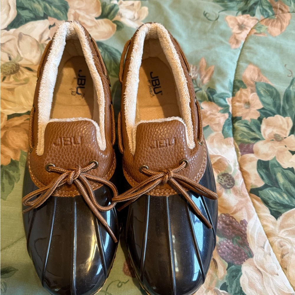 JBU Cozy Faux Fur Lined Duck Shoes, size 11